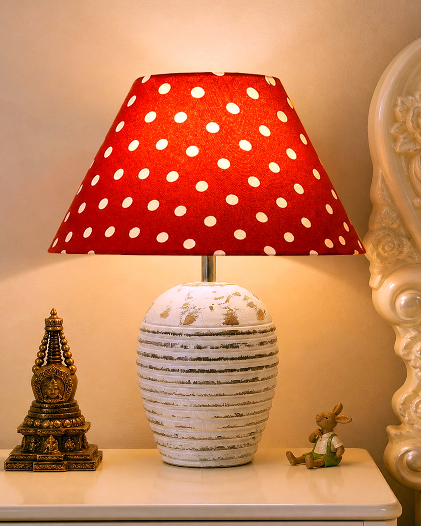 Ribbed Basket Table Lamp, Wooden Base Modern Fabric Lampshade for Home Office Cafe Restaurant