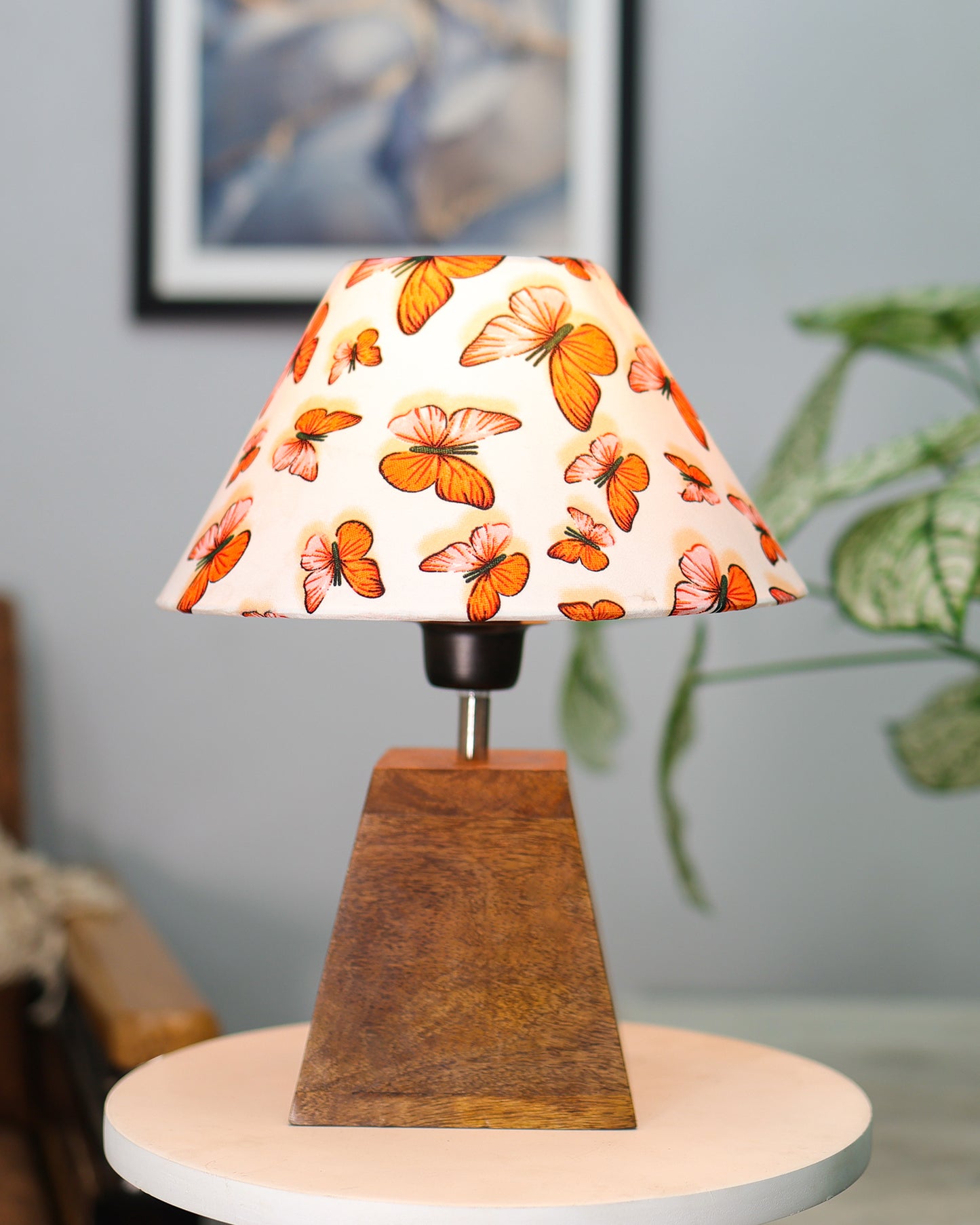 Pyramid Modern Table Lamp, Wooden Base Modern Fabric Lampshade for Home Office Cafe Restaurant, Cone