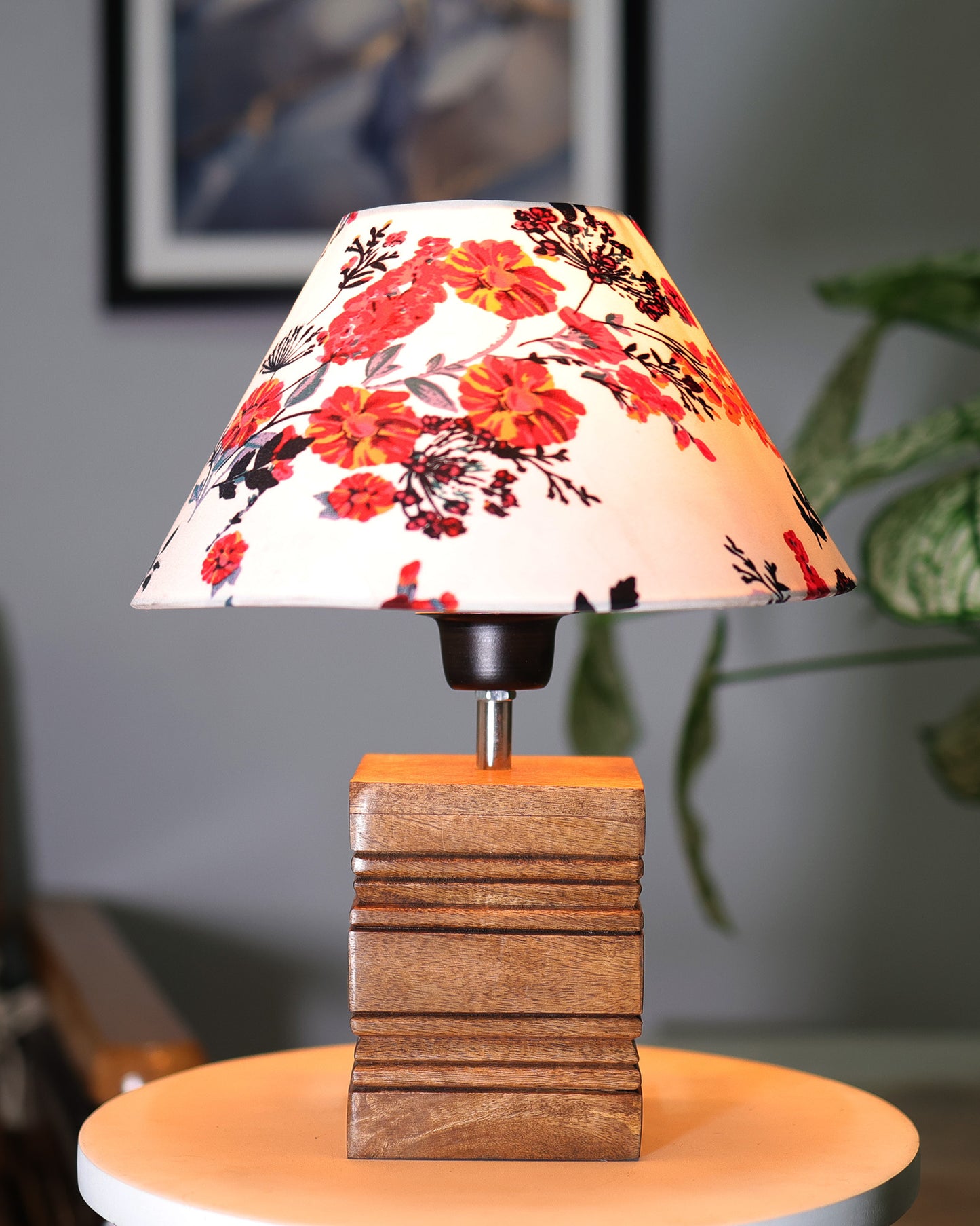Ribbed Cube Table Lamp, Wooden Base Modern Fabric Lampshade for Home Office Cafe Restaurant, Cone