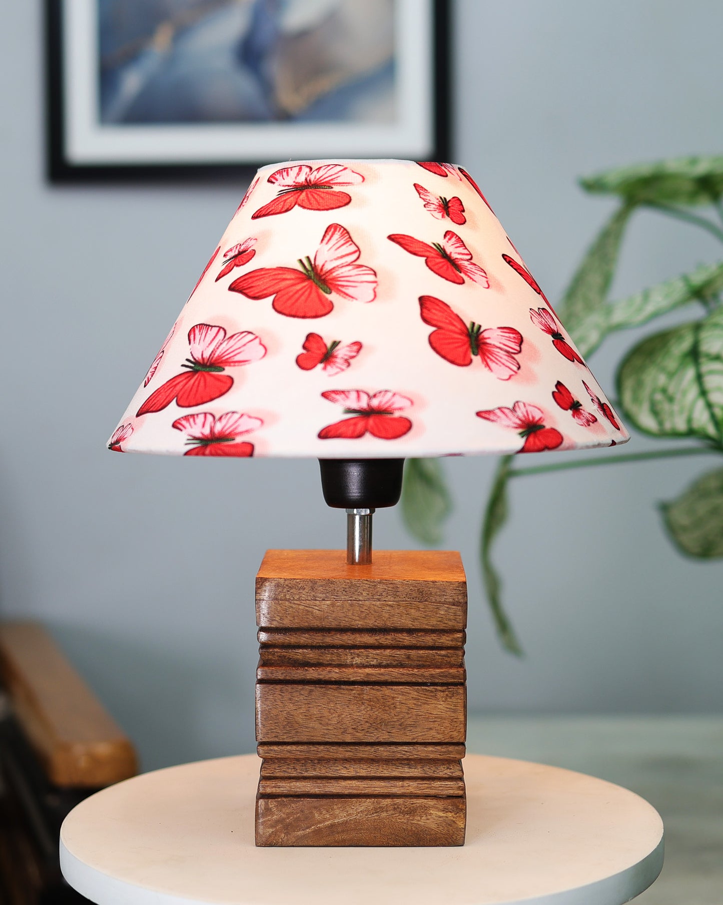 Ribbed Cube Table Lamp, Wooden Base Modern Fabric Lampshade for Home Office Cafe Restaurant, Cone