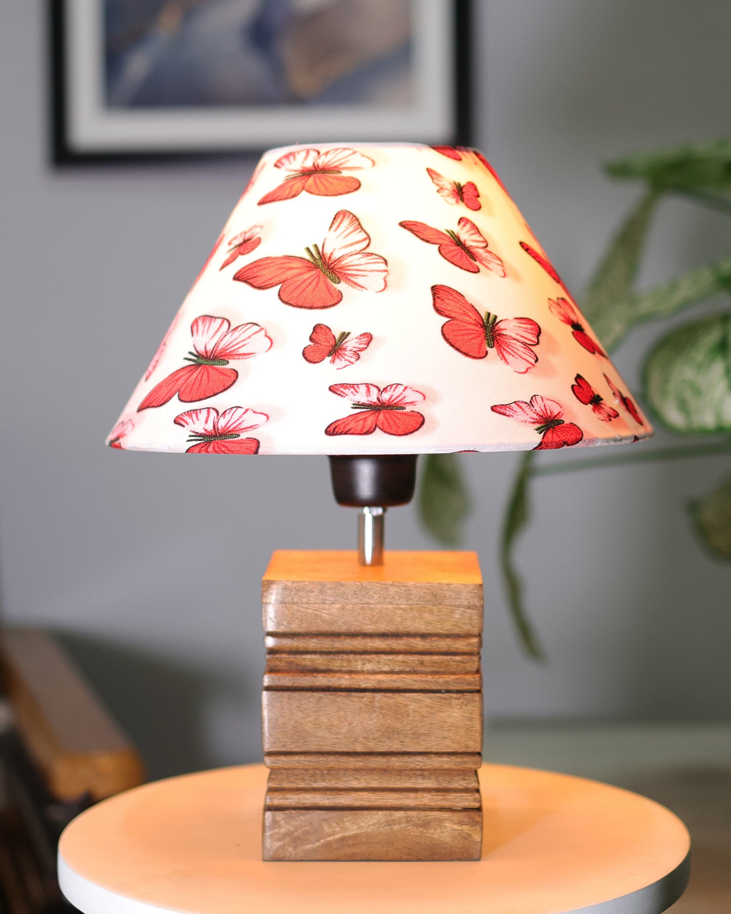 Ribbed Cube Table Lamp, Wooden Base Modern Fabric Lampshade for Home Office Cafe Restaurant, Cone