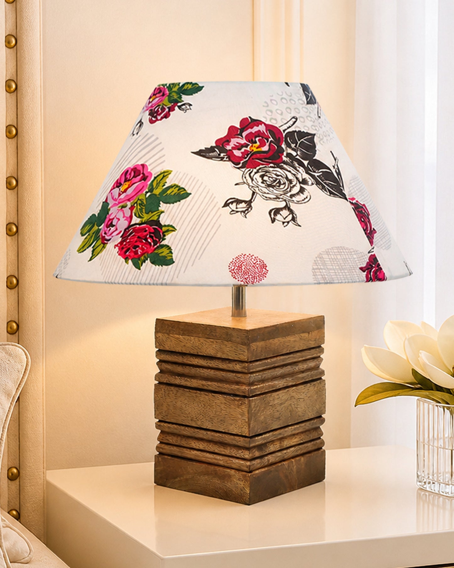 Ribbed Cube Table Lamp, Wooden Base Modern Fabric Lampshade for Home Office Cafe Restaurant, Cone