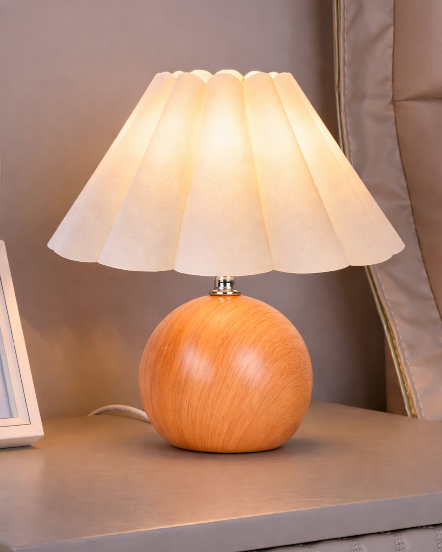 Homesake® Wood Grain Pattern Small Table Lamp, Desk Light, Bedroom Lamps for Nightstand, Scalloped Lamp Shade, Lamps for Small Spaces for Bedroom, Living Room, Round